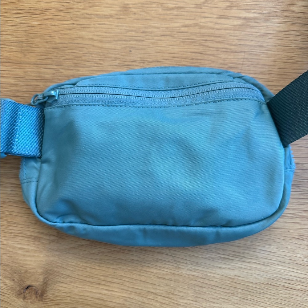 Lululemon Tidewater Teal Crossbody Belt Bag - Picture 2 of 3